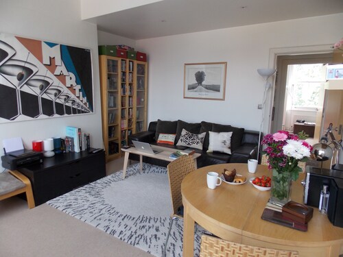 Helle Wohnung in der Nähe von Kentish Town Station. Voll ausgestattete ruhige rd off high st