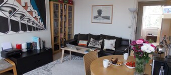 Bright flat close to Kentish Town station. Fully equipped Quiet rd off high st