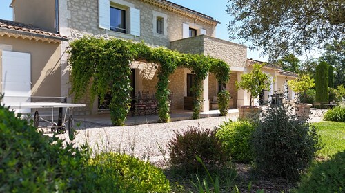 Mas Provençal - pool-house heated swimming pool - garden 4000m² with trees