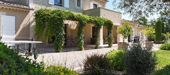 Mas Provençal - pool-house heated swimming pool - garden 4000m² with trees