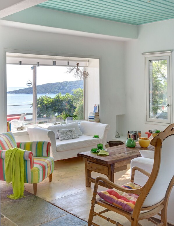 TV, fireplace, stereo