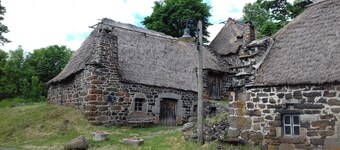 The Petit Séguret at the foot of the Rocher d'Aiguilhe