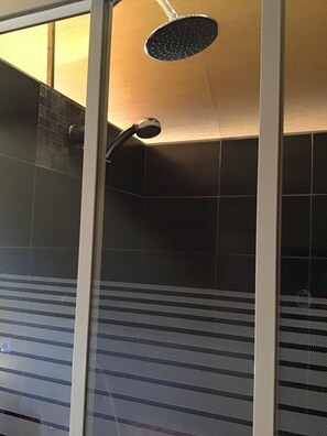 Bathtub, hair dryer, towels, soap - Dieppe center, spacious townhouse (Dieppe)