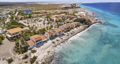 Votre place au paradis! Plage, piscine, ainsi que des rabais de plongée et de location de camions!