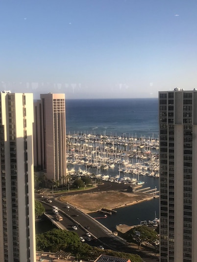 Ala Moana Hotel Luxury 5 Star condo great Rates <br>