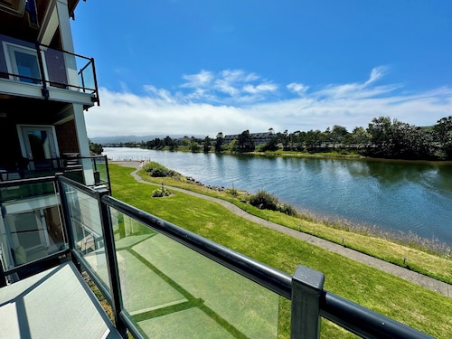 2Bed/2Bath Upscale, River Front Condos. Close to Beach & Convention Ctr