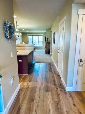 Interior - 2Bed/2Bath Upscale, River Front Condos. Close to Beach & Convention Ctr (Seaside)