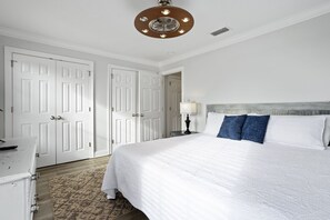 3 bedrooms, iron/ironing board, WiFi, bed sheets - Finley House with Beautiful Gulf View (Gulfport)