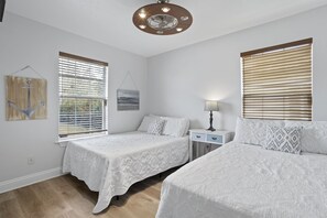 3 habitaciones, tabla de planchar con plancha, wifi y ropa de cama 