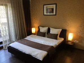 Standard Double Room | Premium bedding, desk, blackout curtains, free WiFi - MariChalet (Novoabzakovo)