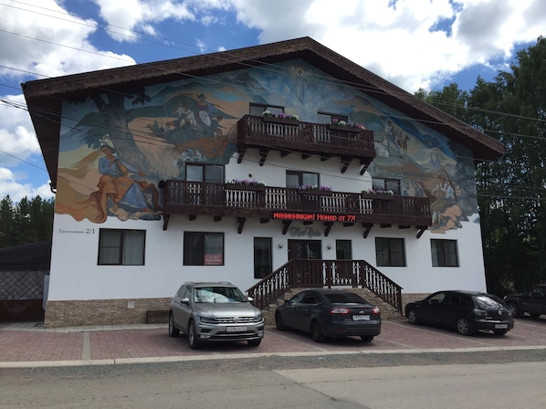 Free self-parking - MariChalet (Novoabzakovo)