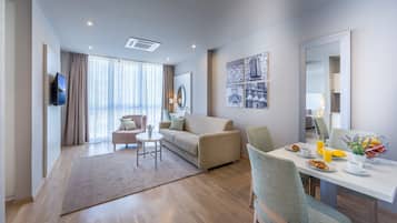 Deluxe Apartment | Living area | Flat-screen TV