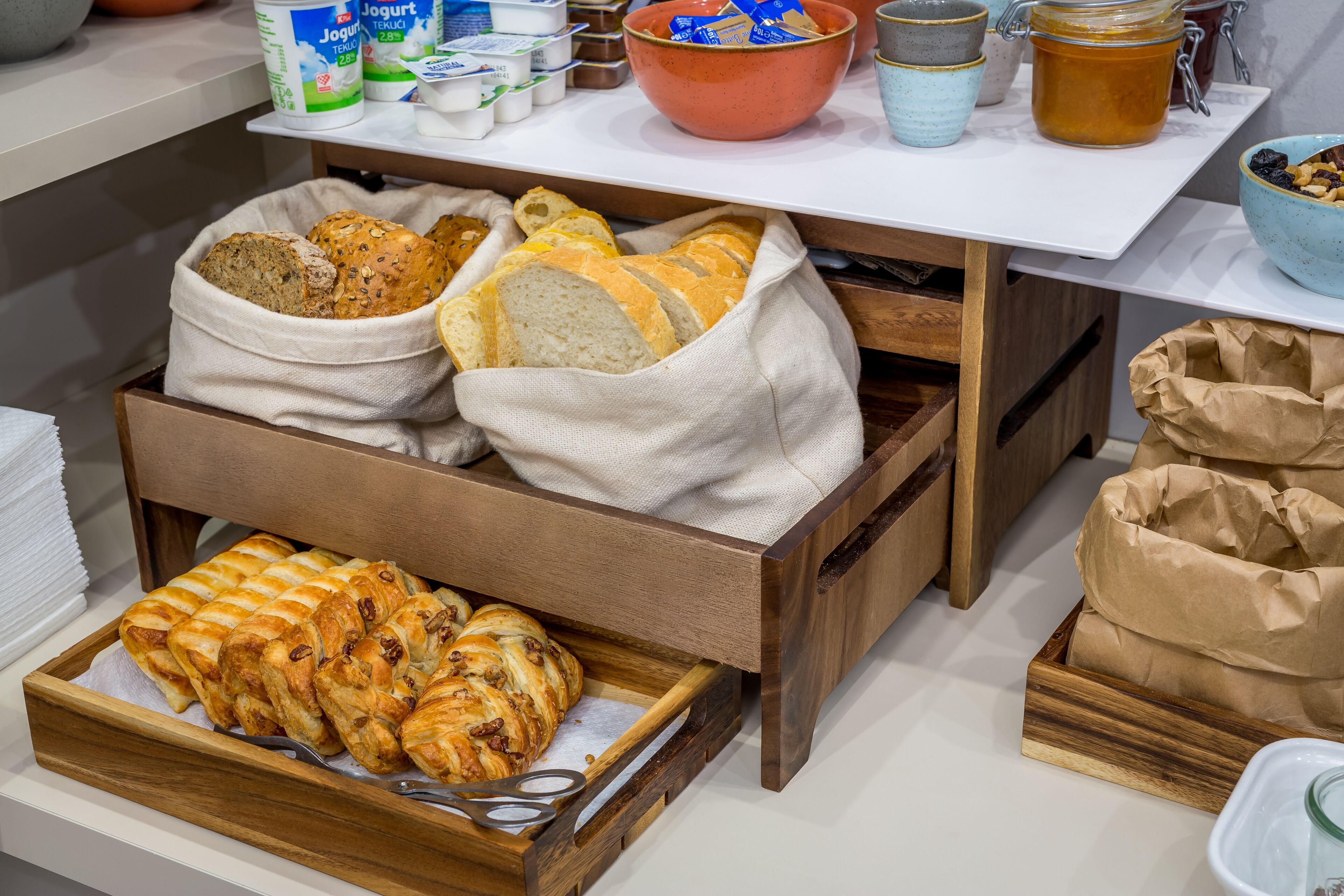 daily continental breakfast (eur 8.3 per person)
