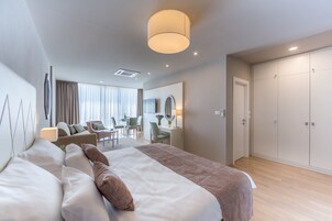 Studio Apartment | In-room safe, desk, soundproofing, free cribs/infant beds