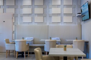 Daily continental breakfast for a fee - Preelook Apartments and Rooms (Rijeka)