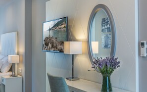Studio Superior Apartment | In-room safe, desk, soundproofing, free cots/infant beds - Preelook Apartments and Rooms (Rijeka)