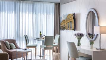 Studio Apartment | Living area | Flat-screen TV