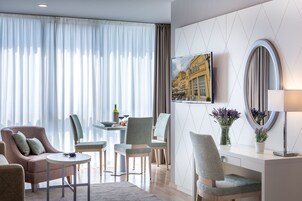 Studio Apartment | Living area | Flat-screen TV