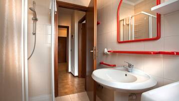 Appartamento, 1 camera da letto | Bagno | Doccia, asciugamani