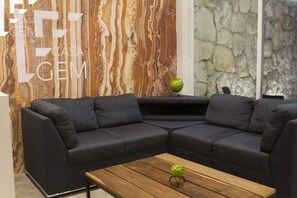 ฝ่ายต้อนรับ