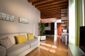 Apartment, 1 Schlafzimmer | Wohnbereich | Flachbildfernseher