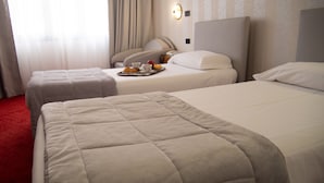 A hotel room with two beds, a red carpet, and a breakfast tray on one bed. - Hotel Tessarin (Taglio di Po)