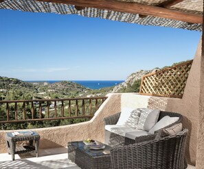 Deluxe Room, Sea View | Balcony