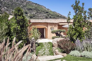 Prestige | Egyptian cotton sheets, premium bedding, down comforters, in-room safe - Relais Villa Carola (Arzachena)