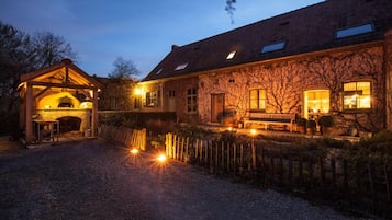 Façade de l’hébergement - soirée/nuit