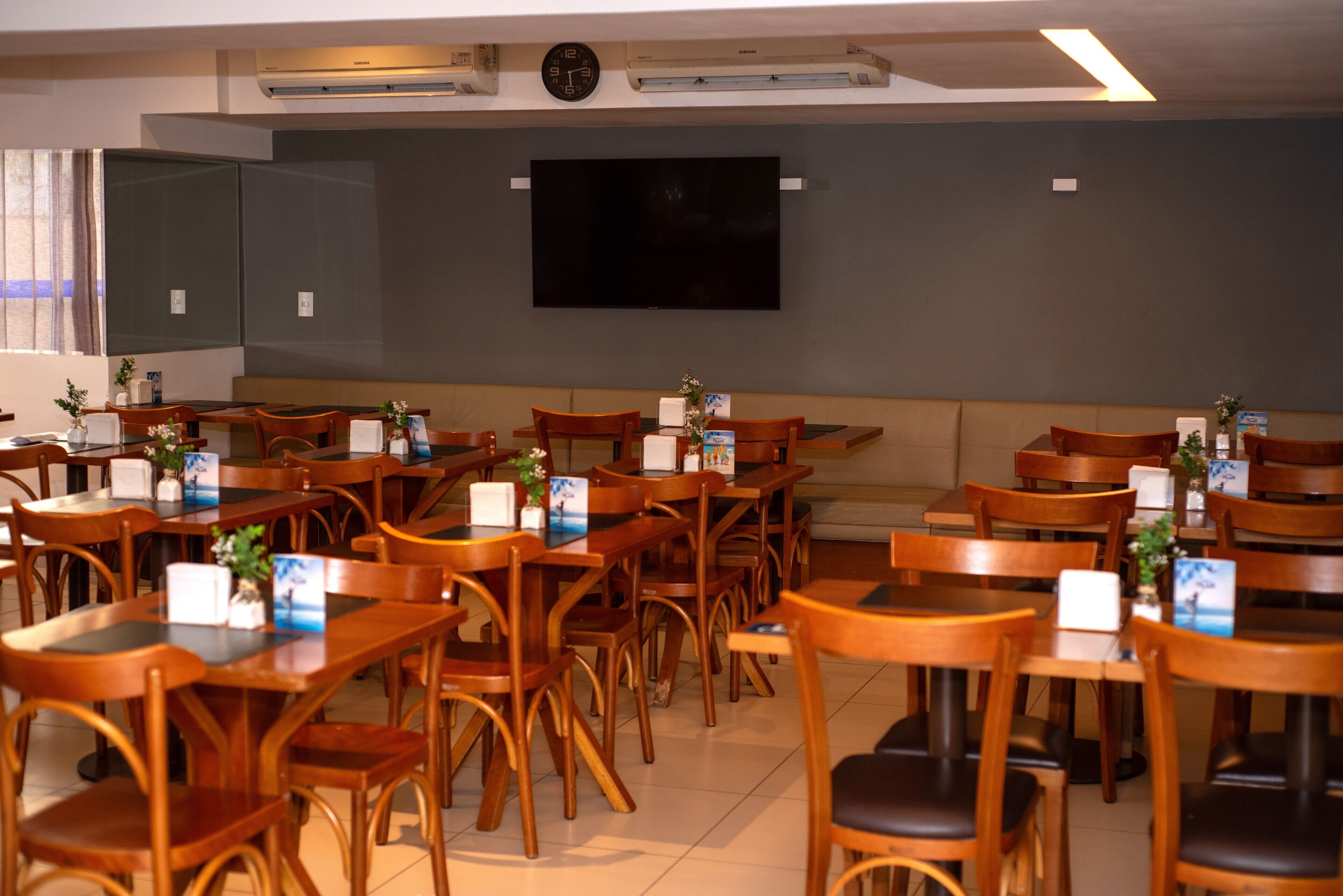 daily buffet breakfast for a fee