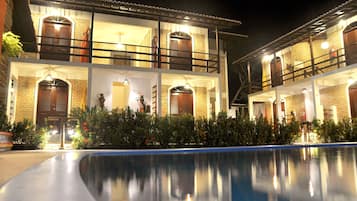 Outdoor pool, pool loungers