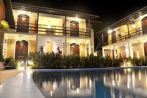 Outdoor pool, pool loungers