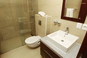 Apartment, 1 Bedroom, Pool Access, Partial Ocean View | Bathroom - Green View at Blue Bay Curacao (Sint Michiel)