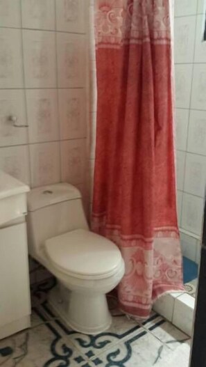 Standard Chalet, 3 Bedrooms | Bathroom | Shower, towels