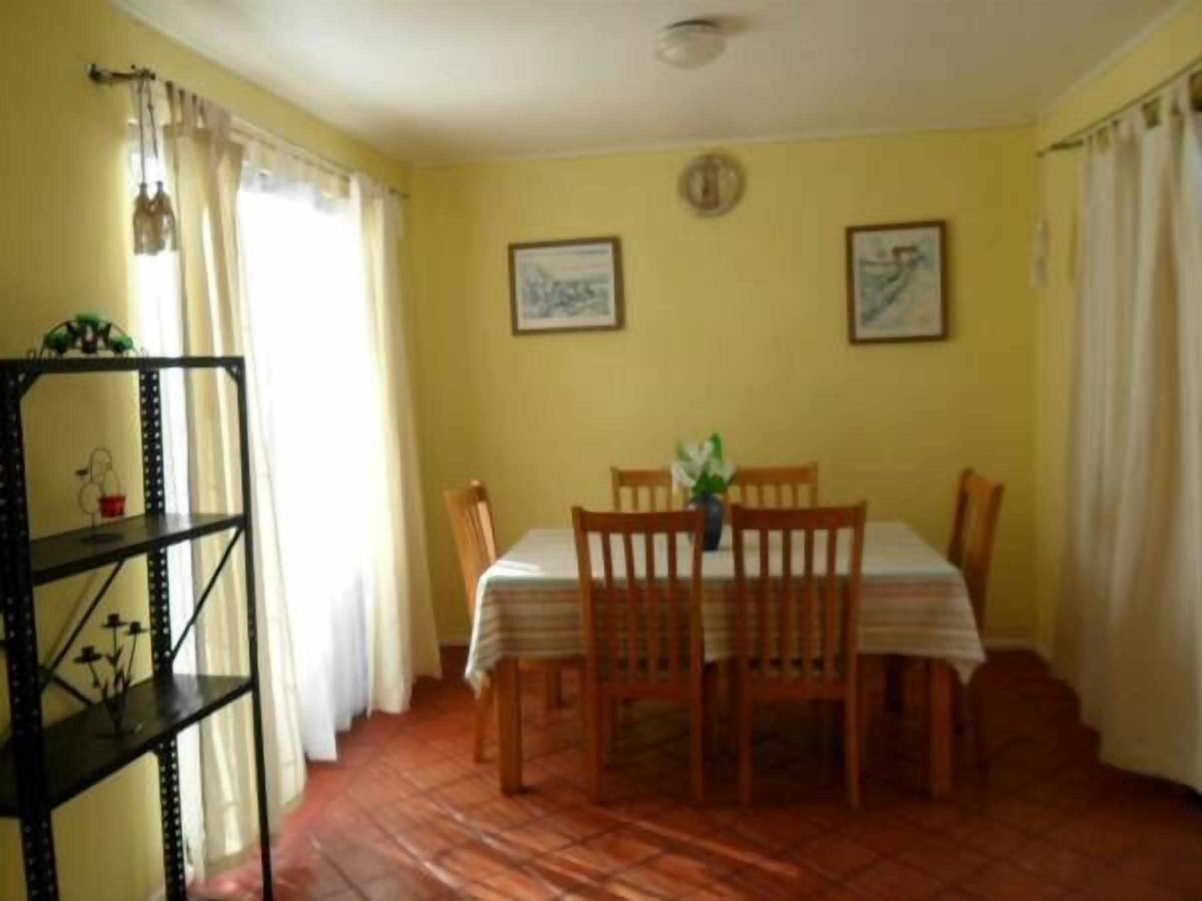 Family House, 3 Bedrooms | In-room dining