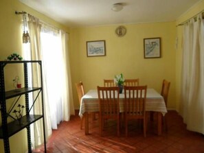 Family House, 3 Bedrooms | In-room dining