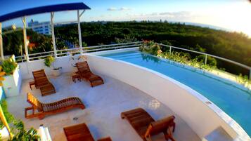 Außenpool, Liegestühle