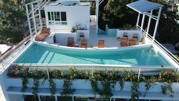 Außenpool, Liegestühle