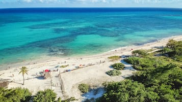 Beach nearby, white sand, beach towels