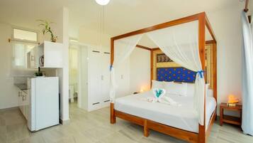 Honeymoon Suite, 1 Bedroom, Balcony, 100% Ocean View | 1 bedroom, pillowtop beds, in-room safe, individually decorated