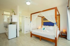 Honeymoon Suite, 1 Bedroom, Balcony, 100% Ocean View | 1 bedroom, pillowtop beds, in-room safe, individually decorated - Ocean Zen Suites on 5th Avenue - Adults Only (Playa del Carmen)