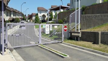 Pintu masuk properti