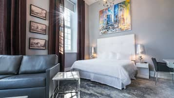 Suite Panoramique, 1 trÚs grand lit et 1 canapé-lit, vue parc | Coffres-forts dans les chambres, bureau, chambres insonorisées