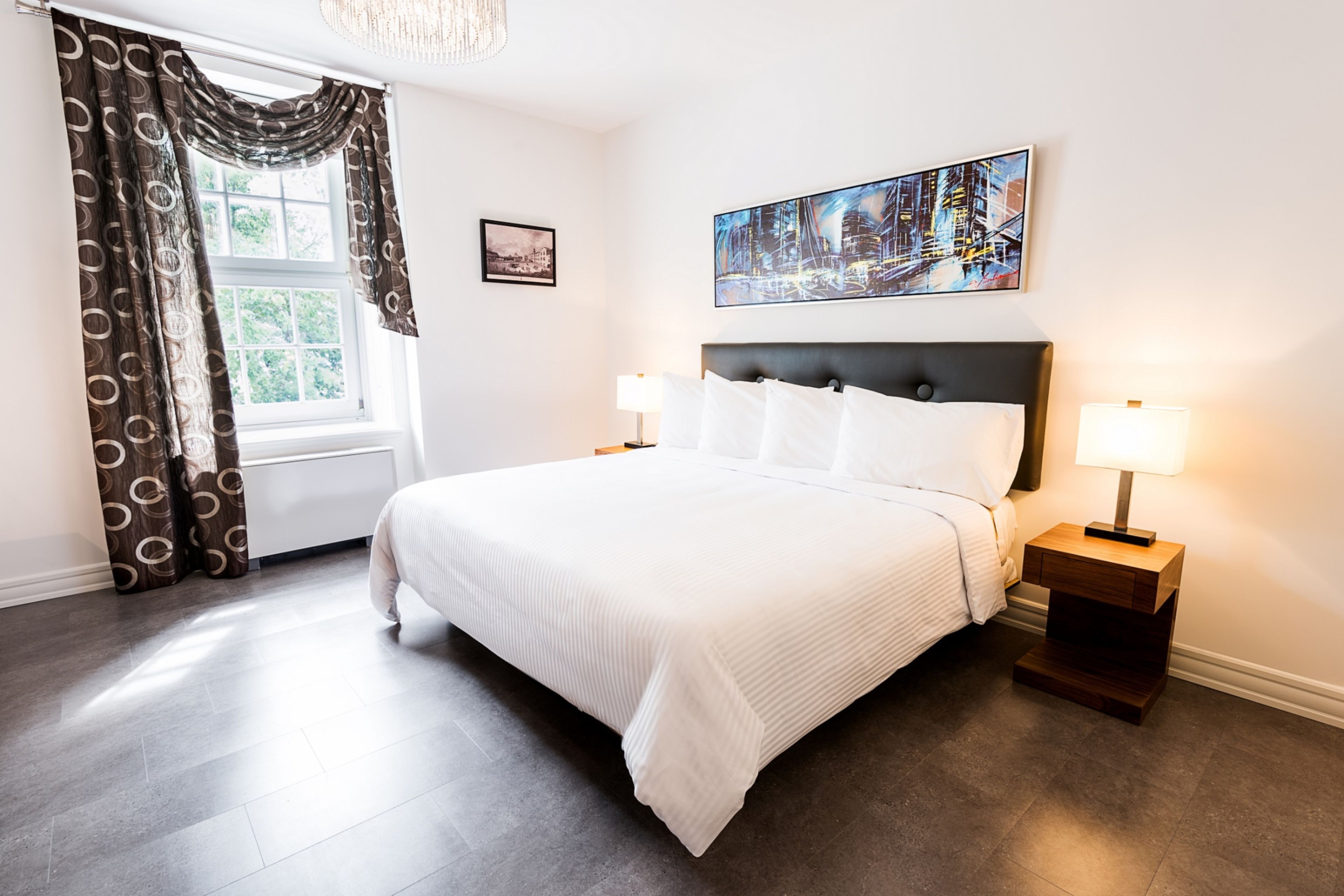 deluxe room, 1 king bed, park view | in-room safe, desk, soundproofing, iron/ironing board