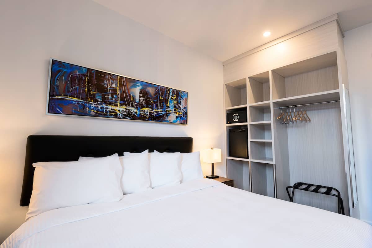 Standard Room, 1 Queen Bed