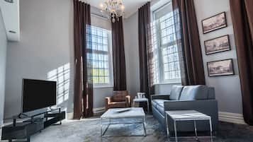 Suite panorámica, 1 cama King size y sofá cama, vista al parque | Caja de seguridad en la habitación, escritorio y insonorización