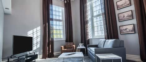Panoramic Suite, 1 King Bed with Sofa bed, Park View