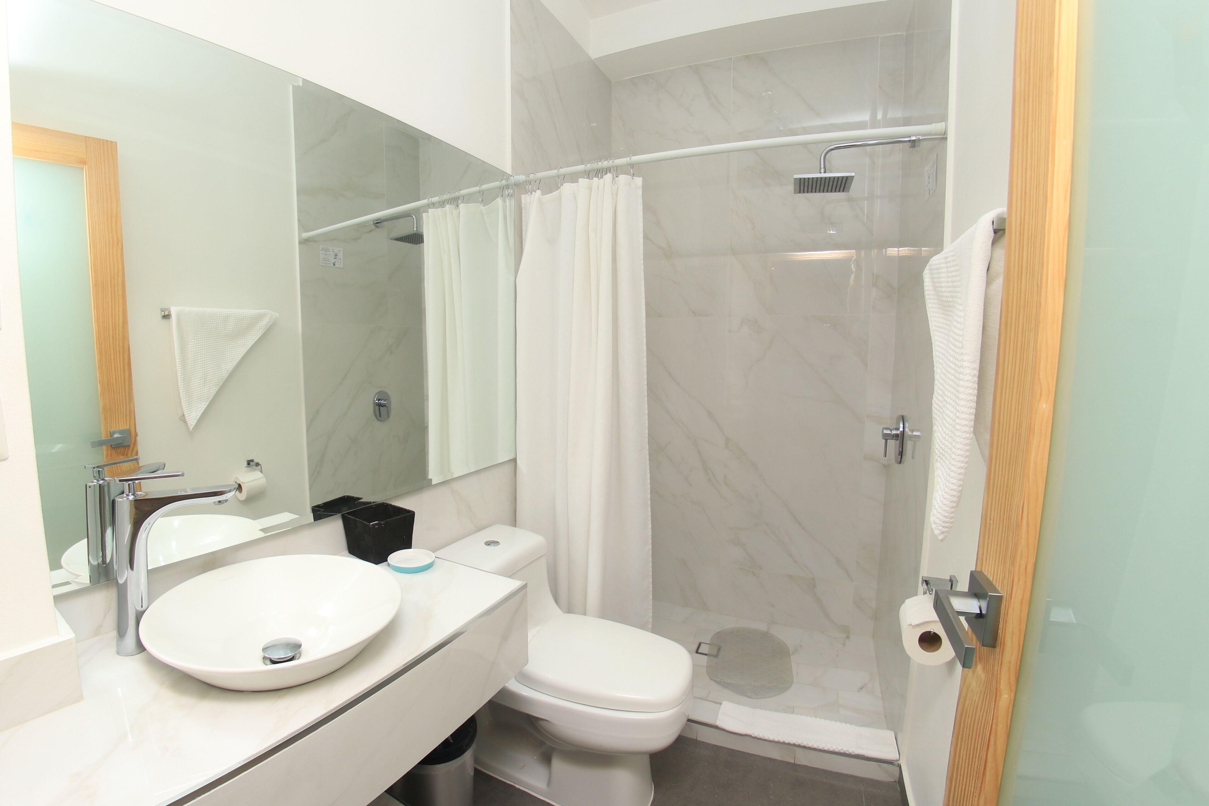 junior suite, 1 queen bed | bathroom | shower, free toiletries, hair dryer, slippers