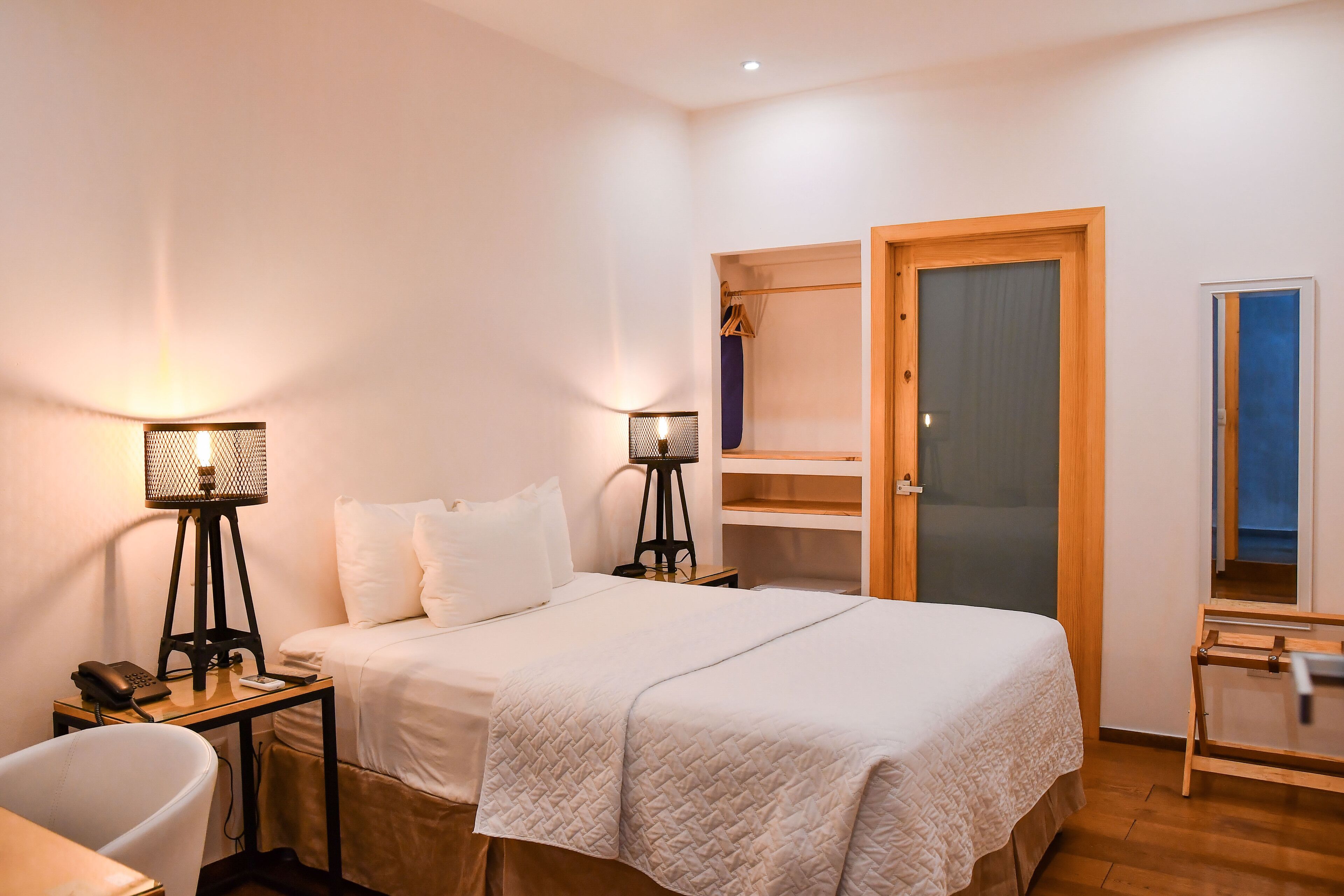 1 bedroom, premium bedding, in-room safe, desk