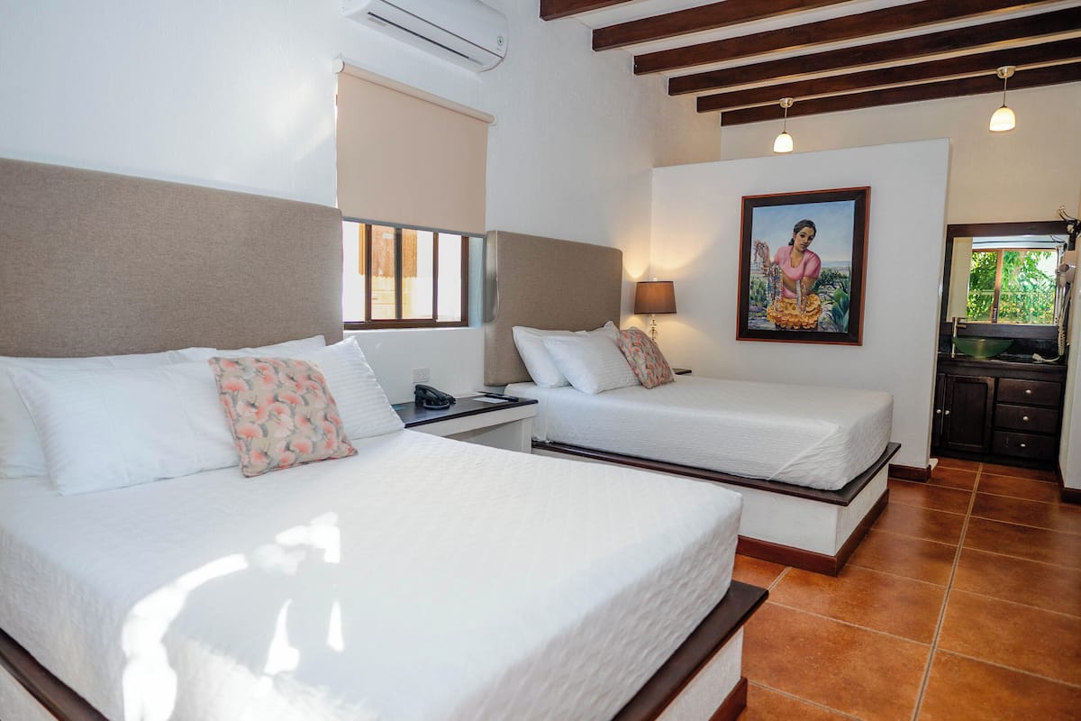 Villa Jasmin | In-room safe, desk, iron/ironing board, free WiFi